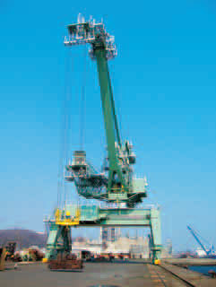 Guindaste para estaleiro naval - Mitsui Engineering & Shipbuilding - com lança elevatória