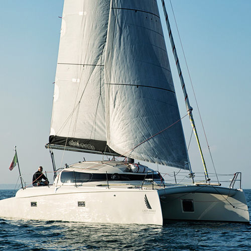 Catamarã - LH 37 Sport - Lady Hawke Catamarans - de cruzeiro e regata / 3 cabines / em fibra de carbono