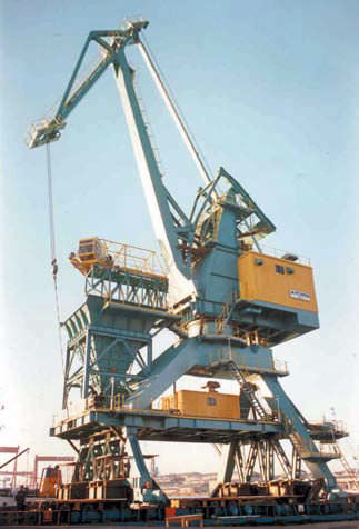 Guindaste portuário - Hyundai Samho Crane Division - tipo level luffing