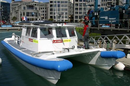 Lancha Express Cruiser catamarã - Bernard Shipyard - com motor de centro / esportiva / em alumínio
