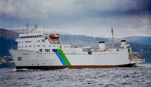 Navio lança-cabos - IBERUS - Hijos de J. Barreras - para instalação de cabos