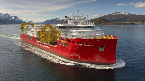 Navio lança-cabos - Nexans Aurora - ULSTEIN