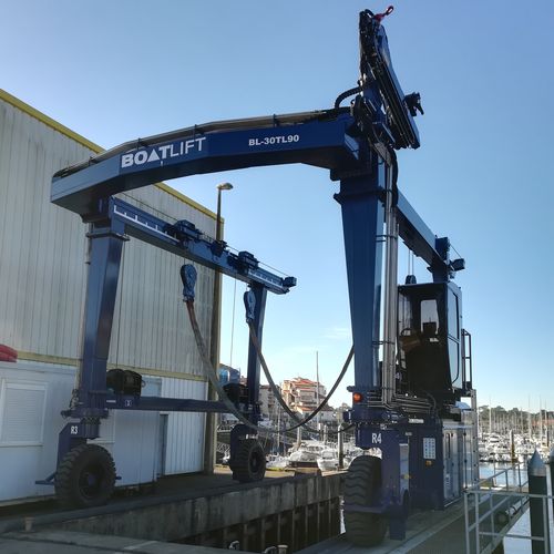 Travel lift com direção em todas as rodas - BL30TL-90°RCG - BOAT LIFT - controlado remotamente / para cargas pesadas / com tração às quatro rodas