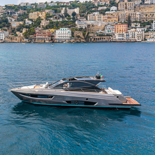 Iate a motor esportivo - COUPÈ 58 - RIO YACHTS - clássico / open / soft-top