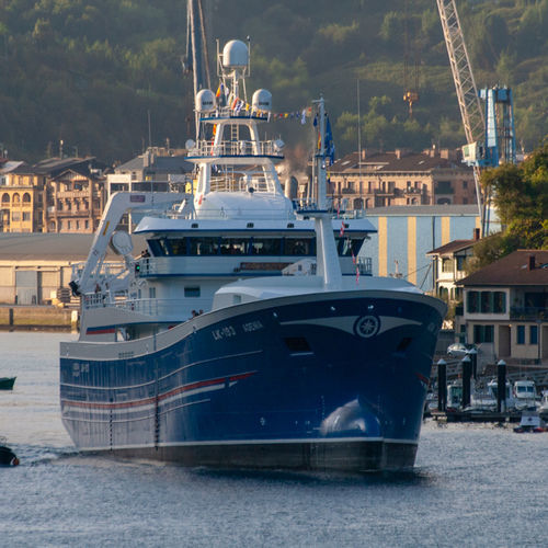 Navio especial de arrasto - ADENIA  - Astilleros Zamakona - para transporte de peixes vivos