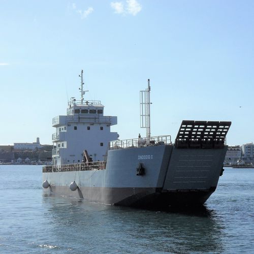 Navio especial transportador - 57 - Estaleiros Navais de Peniche - de abastecimento / barcaça de trabalho / de desembarque