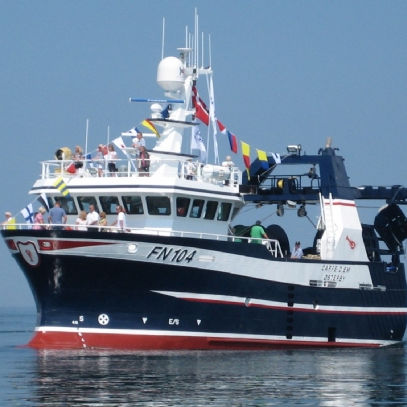 Barco profissional de arrasto - CARPE-DIEM - Karstensens Shipyard Ltd. - com motor de centro