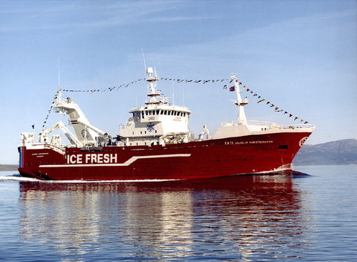 Navio de pesca profissional de arrasto - VILHELM TORSTEINSSON - Kleven Maritime AS - atuneiro cercador