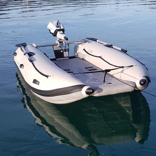 Catamarã inflável - T260LX - Air Yacht Ltd - Takacat - com motor de popa / open / máx. 3 pessoas