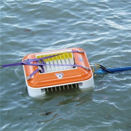 Skimmer de hidrocarbonetos tipo vertedouro - Komara Midi 2  - Vikoma International - com escova / de disco / de banda oleofílica