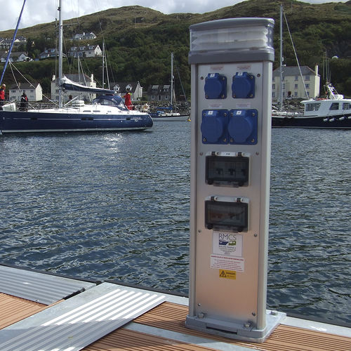 Torre com iluminação embutida - STERLING - Marina & Holiday Park Solutions Ltd - RMCS - de distribuição elétrica / para píer / de LED