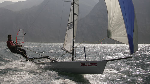 Barco de vela ligeira individual - 700 - RS Sailing France - single skiff / de regata / com um trapézio