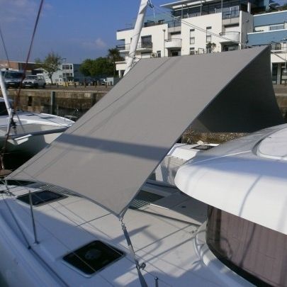 Capota de sol para catamarã - Lagoon 42 - TTOP Nautic - em acrílico / cinza / vermelha