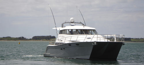 Lancha Express Cruiser catamarã - Solitaire - LOMOcean Design - com motor de centro / de pesca esportiva