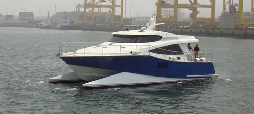 Iate a motor catamarã - NZCM - LOMOcean Design - de alta velocidade / com casa do leme / em compósito