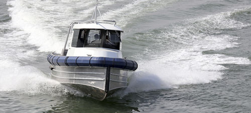 Barco profissional barco de trabalho - Nano 28 Shuttle  - LOMOcean Design - com motor de centro