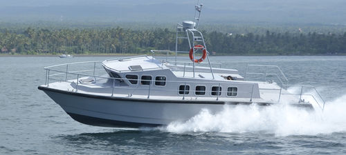 Barco profissional barco-patrulha - Bangladesh Small - LOMOcean Design - com motor de centro