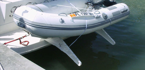 Suporte para bote auxiliar para plataforma - Slide On - UMT MARINE LLC - para barco / para iate