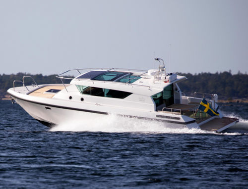 Lancha Express Cruiser com motor de centro - 400 sw - Delta POwerboats - bimotor / com hard-top / 3 cabines