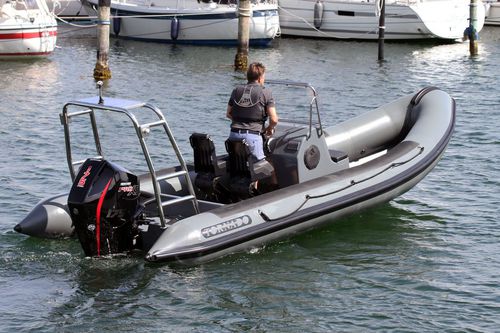 Barco inflável com motor de popa - 6.4M - Tornado Boats - de casco rígido (RIB) / open / de alto desempenho