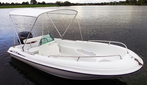 Lancha de console central com motor de popa - CAP 400 SEA - RIGIFLEX SAS - de pesca esportiva / máx. 7 pessoas / máx. 4 pessoas