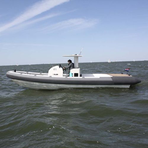 Barco inflável com motor de centro - T/T Pelorus - Xtenders - a diesel / semirrígido / com console central