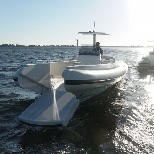 Barco profissional barco de desembarque - T/T Umm Alhoul - Xtenders - com motor de popa / barco inflável semirrígido