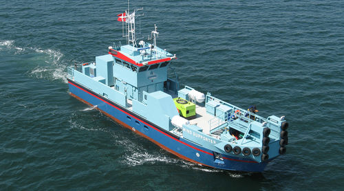 Barco profissional barco de serviço - Swede Ship Marine AB - barco de apoio offshore / com motor de centro / em alumínio
