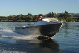 Lancha de proa aberta com motor de popa - 440 ANGLER DORY - Marco Boats - com console dupla / de pesca esportiva