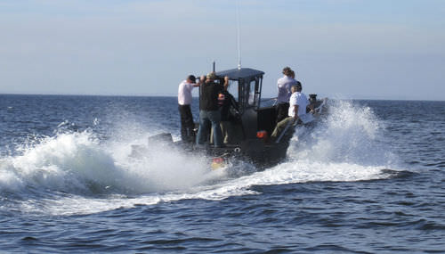 Barco profissional com motor de centro hidrojato - Rhino 900 - Rhino Marine Products (Pty) Ltd