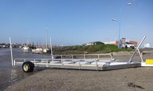 Carreta para colocação na água - Navalu - para barco