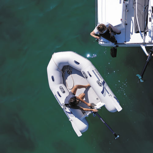 Barco inflável com motor de popa - Roll Up 230 - HIGHFIELD BOATS - dobrável / open / em alumínio