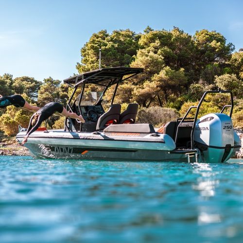 Barco inflável com motor de popa - ADV7 - HIGHFIELD BOATS - semirrígido / open / com console central