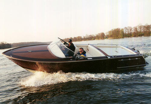 Lancha de proa aberta com motor de centro - GC 740 - HABER YACHTS Sp. z o.o.  - a diesel / com console dupla / open