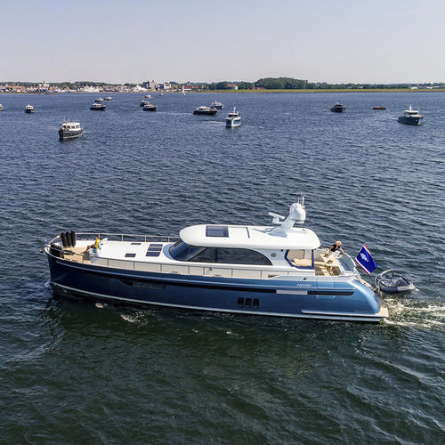 Iate a motor de cruzeiro - 65S LONG RANGE - Steeler Yachts - com flybridge / 3 cabines / pernoite para 8 pessoas