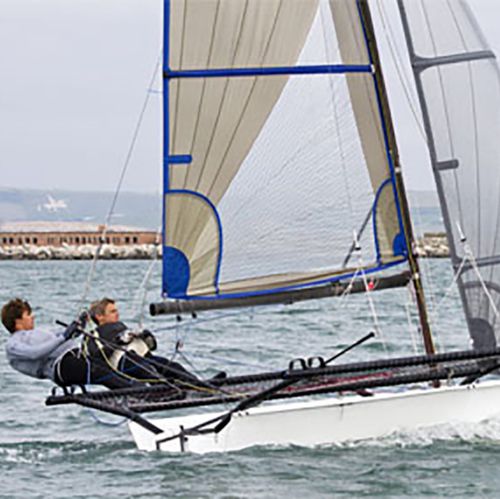 Barco de vela ligeira para dois tripulantes - Rebel - Hartley Boats - single skiff / de regata / com dois trapézios