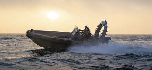 Barco profissional barco-patrulha - 75 - STORMER MARINE - com motor de centro / a diesel / em alumínio