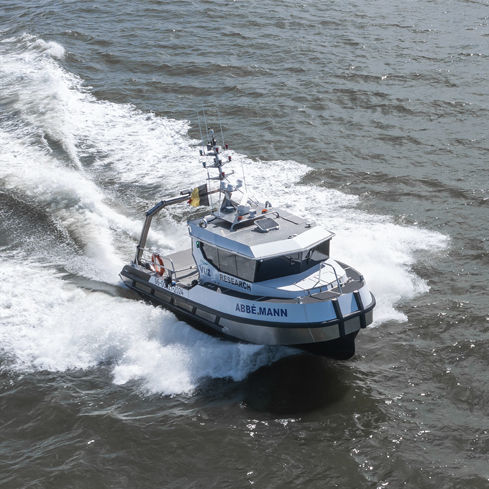 Barco profissional barco para estudos e pesquisa - PORTER 110 - STORMER MARINE - com motor de centro / em alumínio
