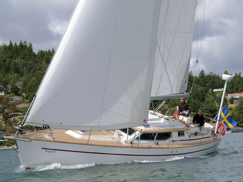 Veleiro de cruzeiro - Regina 35 - Regina Yachts - pernoite para 6 pessoas / com cockpit central