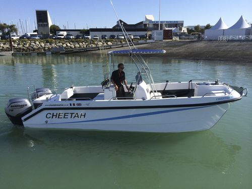 Lancha de console central catamarã - Cheetah VI - Cheetah Marine - com motor de popa / bimotor / de pesca esportiva