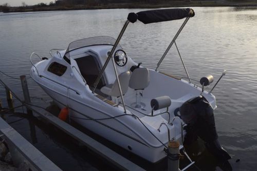 Bote com motor de popa - QX480 - Marine Times Newspaper - open / com deck duplo / esportivo