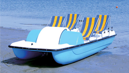 Pedalinho de 5 lugares - CAPRI L - AQUABLUE - em poliéster / azul / amarelo