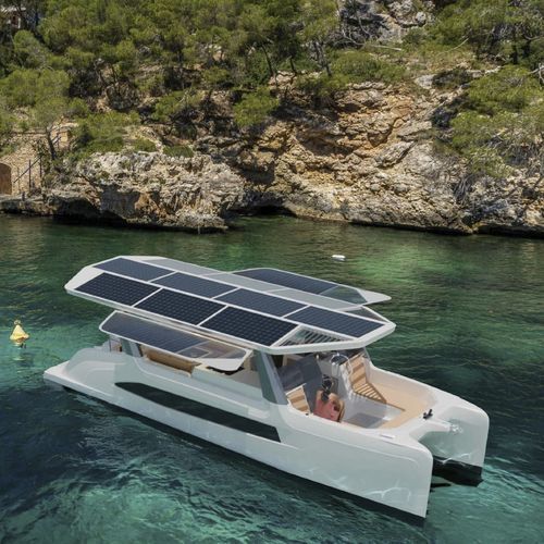 Lancha Express Cruiser catamarã - M.10 - MILLIKAN BOATS - com motor de centro / eletrossolar / bimotor