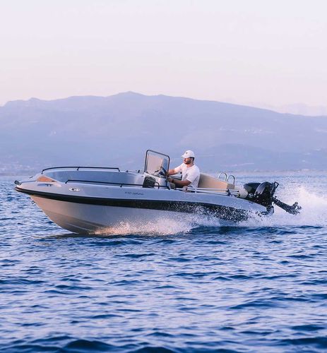 Lancha de console central com motor de popa - NIREUS 490 OPTIMA - LGK MARINE - máx. 5 pessoas / com solário