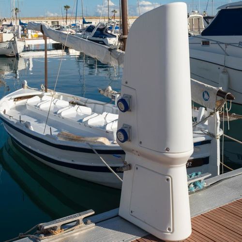 Torre de distribuição elétrica - HELM - MARCONN - VILTEC - com iluminação embutida / de distribuição de água / para píer