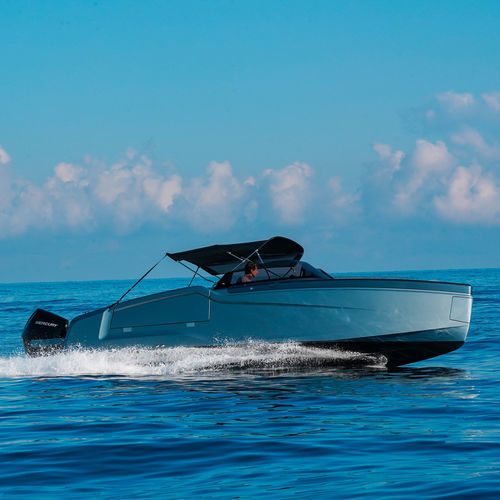 Lancha de proa aberta com motor de popa - WAMA 27 - LUXOLOR BOATS - open / com console dupla / 1 cabine