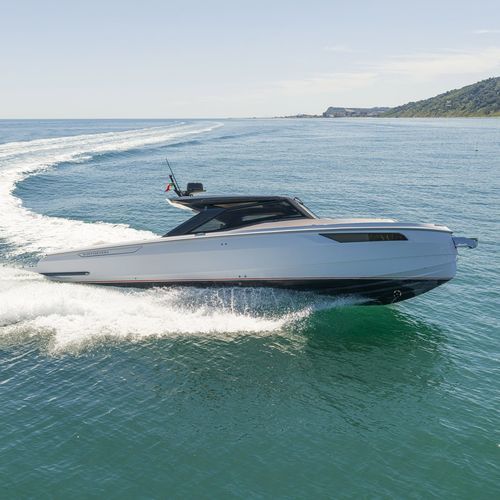 Lancha Express Cruiser com motor de centro - 42 - Cantiere Navale di SANTASEVERA srl - com motor de popa / com hard-top / de rabeta
