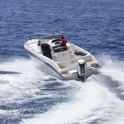 Lancha walkaround com motor de popa - 750 Wa - SAVER  S.R.L. - com console central / máx. 9 pessoas / com cabine