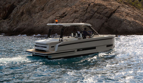 Lancha Express Cruiser com motor de centro - D32  - De Antonio Yachts - bimotor / open / com console central