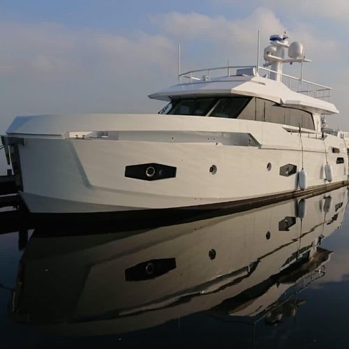 Iate a motor de cruzeiro - GN60 - Naval Yachts - trawler / com flybridge / elétrico